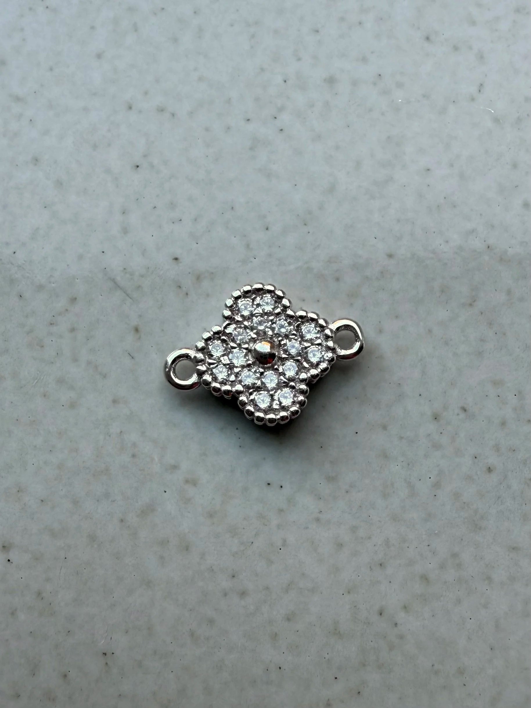Crystal Clover Connector