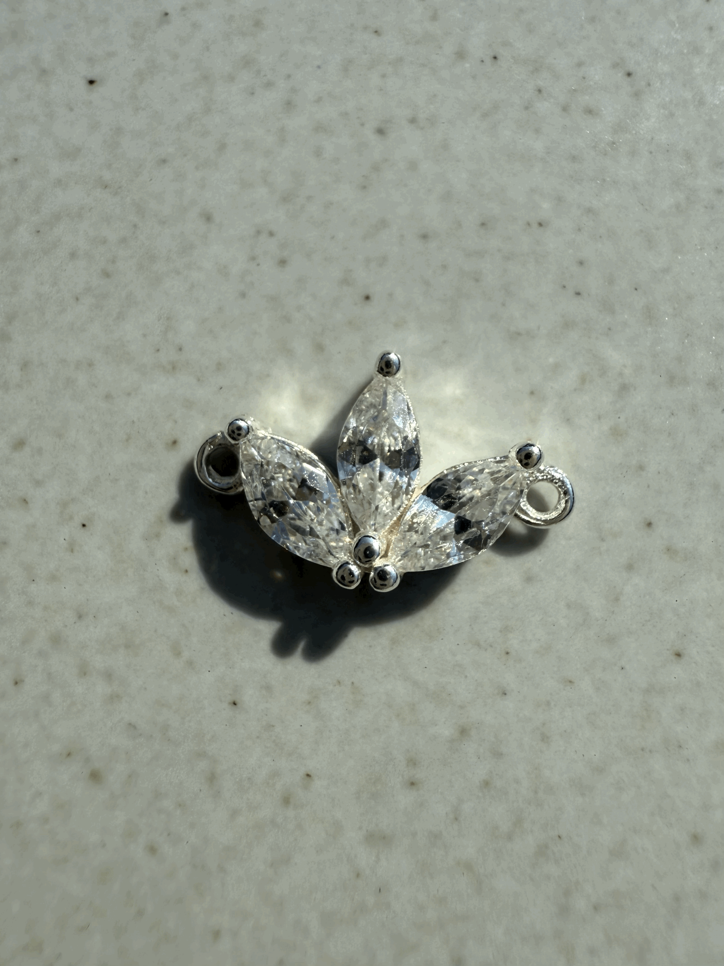 Marquise Fan Connector